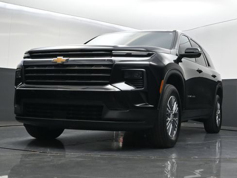 Used 2024 Chevrolet Traverse LS FWD image 40