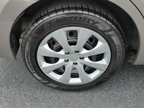 Used 2014 Toyota Corolla LE FWD image 6