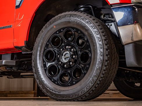 Used 2017 Ford F250 Lariat w/ Chrome Package image 11