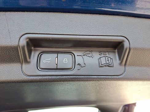 Used 2022 Ford Explorer XLT image 31