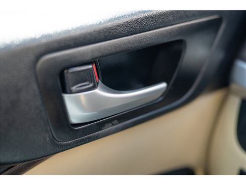 Used 2017 Toyota Highlander XLE FWD image 18