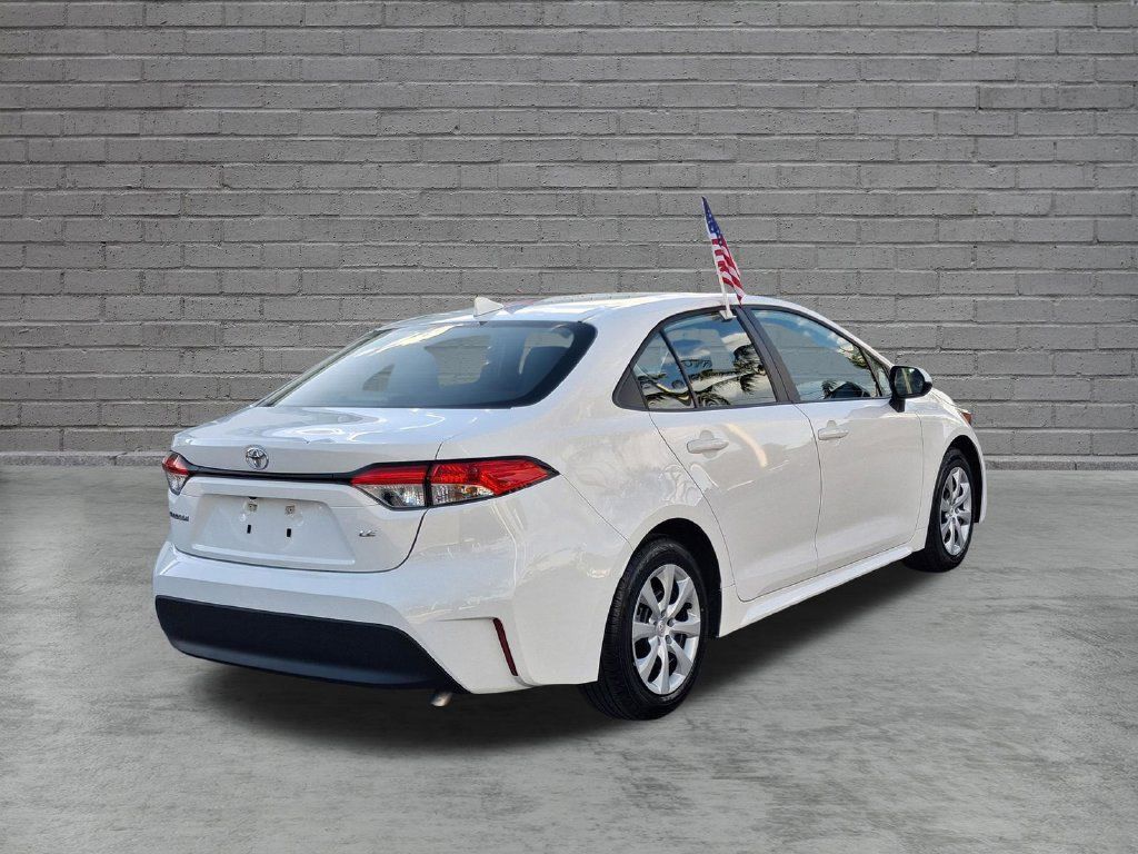 Used 2025 Toyota Corolla LE FWD image 10