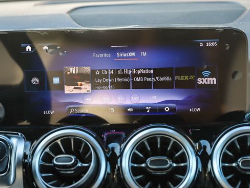 Used 2024 Mercedes-Benz EQB 300 4MATIC image 13