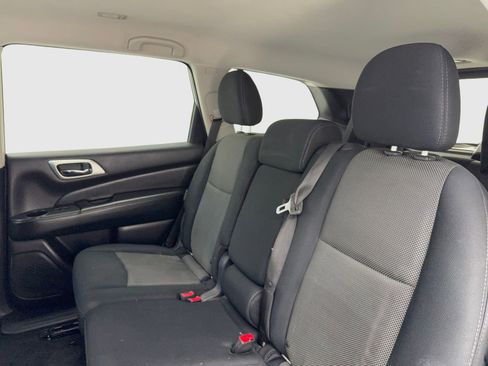 Used 2018 Nissan Pathfinder SV image 36