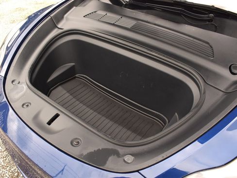 Used 2021 Tesla Model Y Long Range AWD/4WD image 32