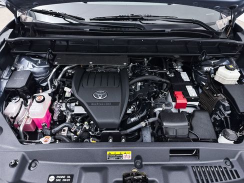 Used 2023 Toyota Highlander LE image 10