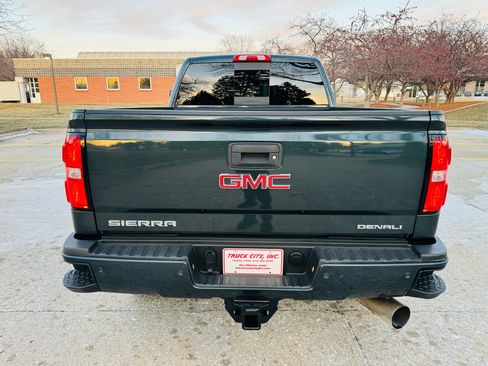Used 2019 GMC Sierra 2500 Denali w/ Duramax Plus Package image 4