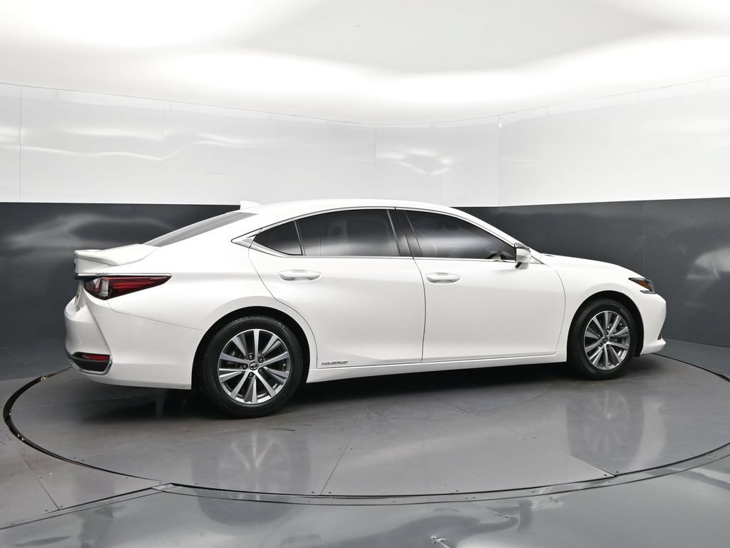 Certified 2021 Lexus ES 300h w/ Accessory Package FWD image 8