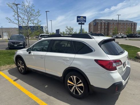 Used 2018 Subaru Outback 2.5i Limited AWD/4WD image 8