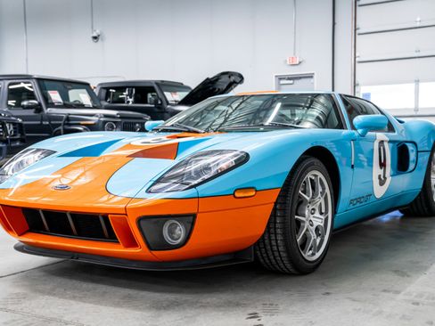 Used 2006 Ford GT RWD image 5