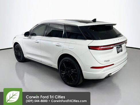 Used 2021 Lincoln Corsair Reserve image 11