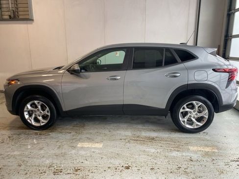 Used 2025 Chevrolet Trax LS w/ LS Convenience Package image 8