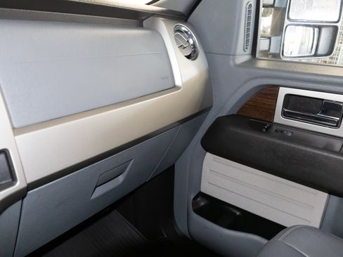 Used 2014 Ford F150 Lariat w/ Lariat Chrome Package image 28