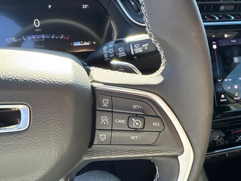 New 2025 Jeep Grand Cherokee L Laredo image 27