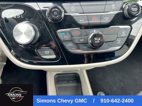 Used 2023 Chrysler Voyager LX FWD image 17