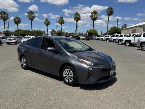 Used 2017 Toyota Prius Two FWD image 11