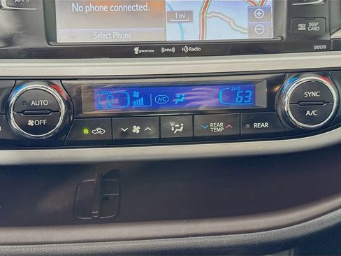 Used 2018 Toyota Highlander XLE AWD/4WD image 19