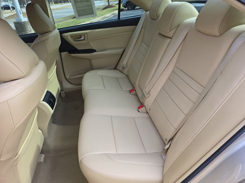 Used 2017 Toyota Camry XLE w/ Moonroof Package image 14