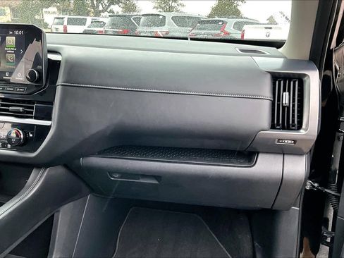 Used 2022 Nissan Pathfinder SL image 18