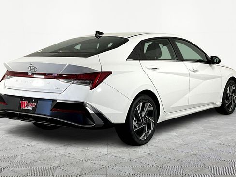 New 2026 Hyundai Elantra Limited FWD image 7