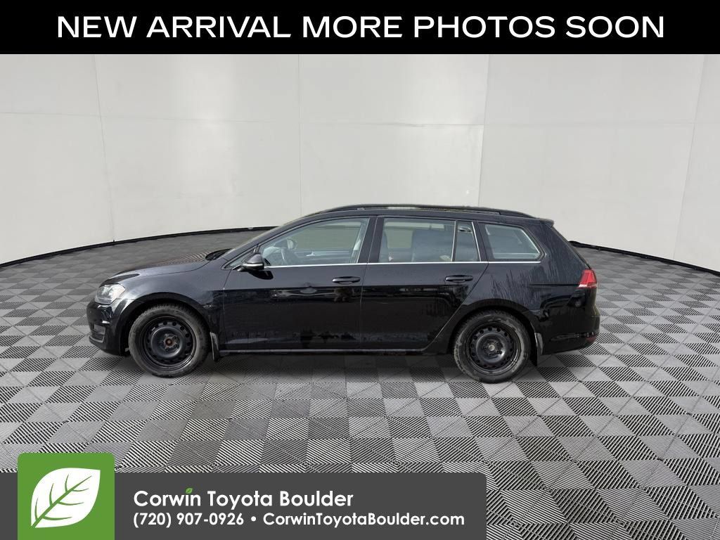 Used 2016 Volkswagen Golf SE w/ Lighting Package FWD image 4