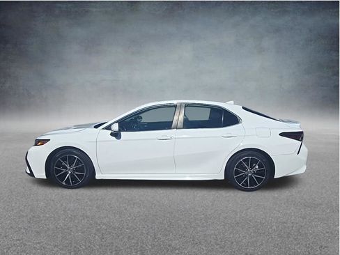 Used 2023 Toyota Camry SE FWD image 9