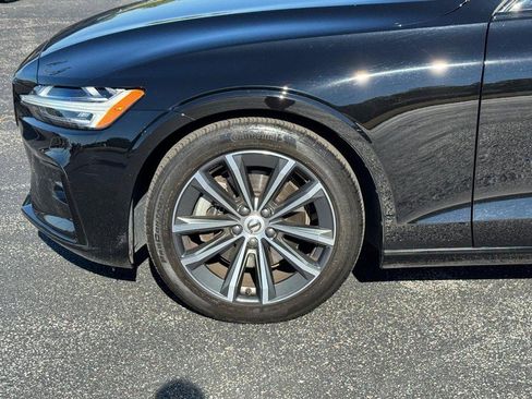 Used 2022 Volvo S60 B5 Momentum w/ Premium Package image 9