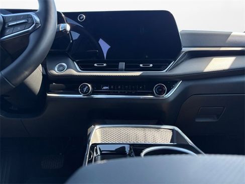 Used 2025 Chevrolet Equinox LT image 11