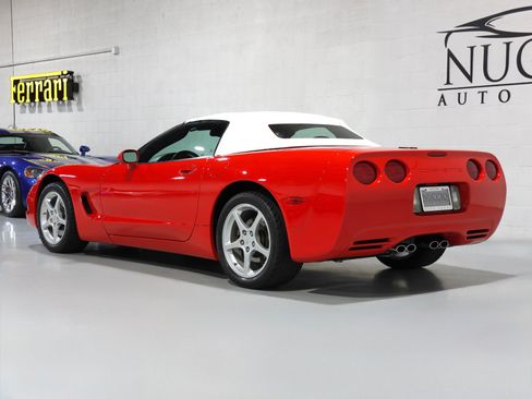 Used 2004 Chevrolet Corvette Convertible w/ Preferred Equipment Group RWD image 11