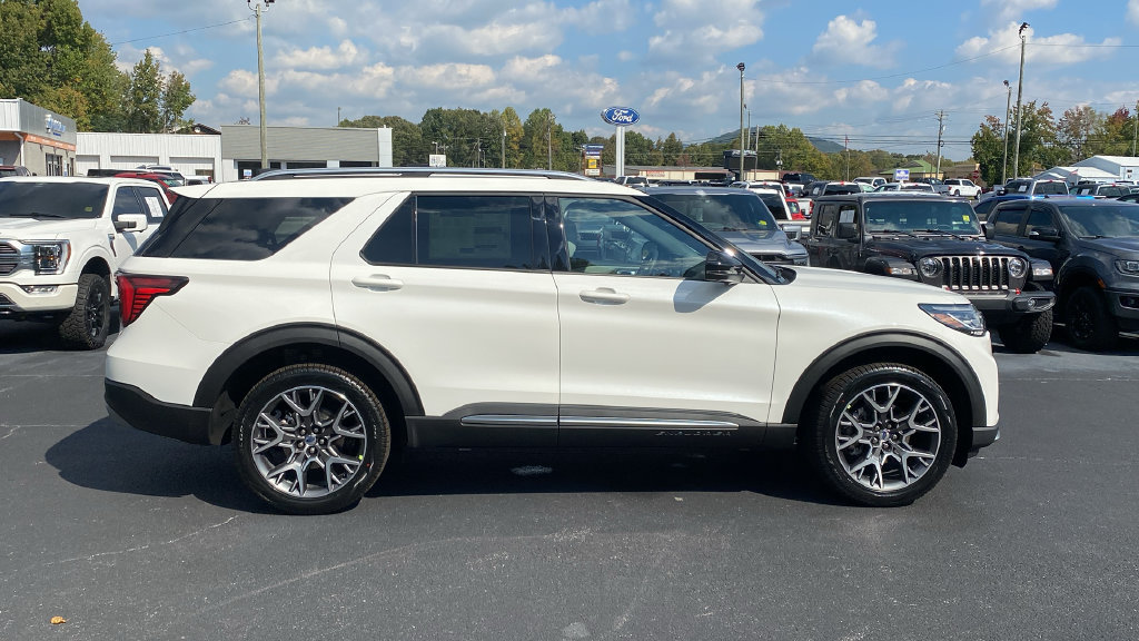 New 2027 Ford Explorer Platinum w/ 3.0L Ultimate Package AWD/4WD image 4