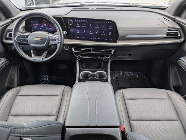 Used 2025 Chevrolet Traverse LT FWD image 17
