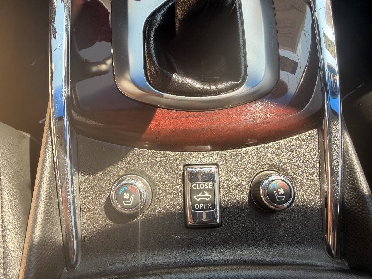 Used 2011 INFINITI G37 Convertible w/ Premium Pkg RWD image 22