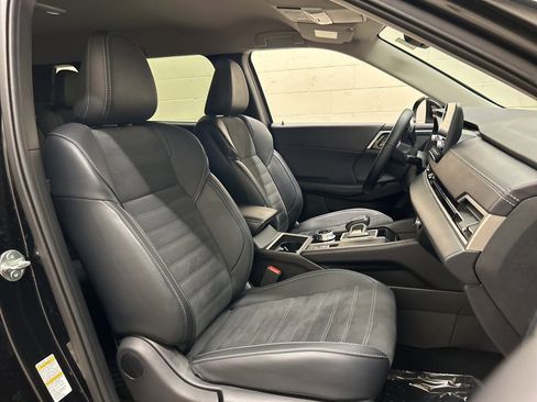 Used 2024 Mitsubishi Outlander SE image 12