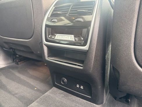 Used 2020 BMW X7 xDrive40i w/ Cold Weather Package image 22