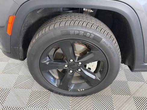 Used 2023 Jeep Grand Cherokee L Laredo AWD/4WD image 8