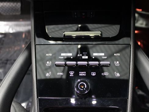 Certified 2025 Porsche Cayenne image 33