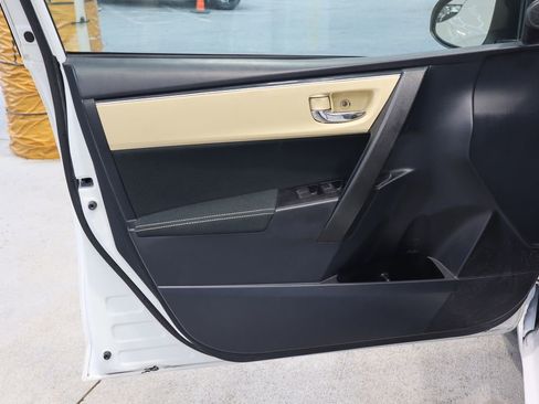 Used 2018 Toyota Corolla LE image 14