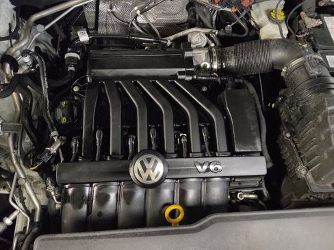 Used 2020 Volkswagen Atlas Cross Sport SE FWD image 30