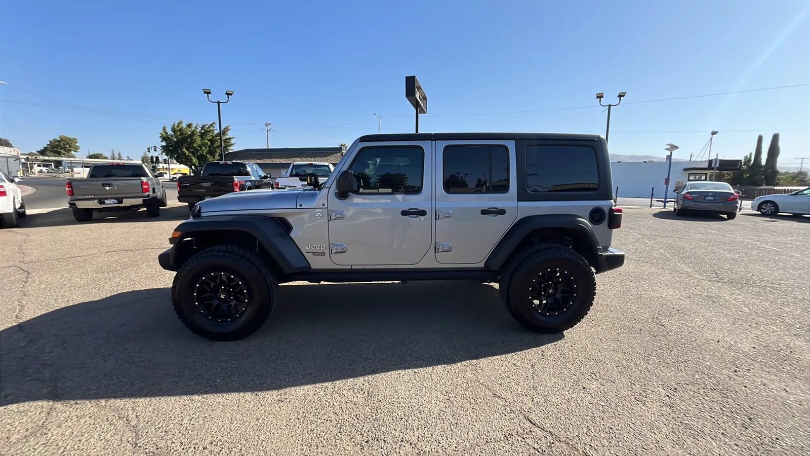 Used 2018 Jeep Wrangler Unlimited Sport S AWD/4WD image 3