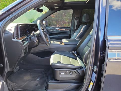 Used 2022 Cadillac Escalade Premium Luxury AWD/4WD image 17