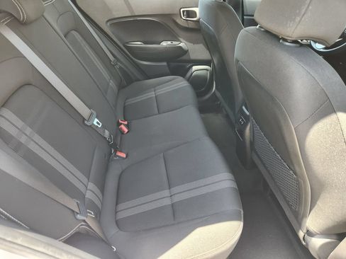 Used 2024 Hyundai Venue SEL FWD image 33