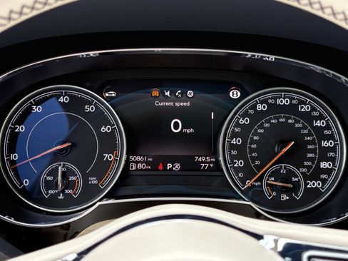 Used 2019 Bentley Bentayga AWD/4WD image 19