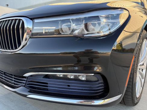 Used 2017 BMW 740i image 5