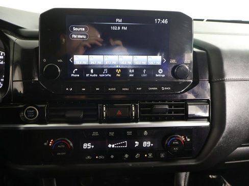 Used 2023 Nissan Pathfinder SL image 45