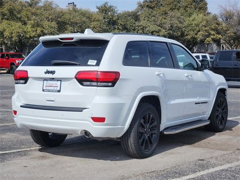 Used 2019 Jeep Grand Cherokee Altitude image 4