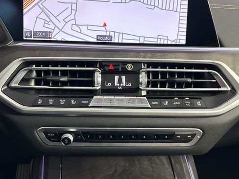 Used 2022 BMW X7 xDrive40i w/ Premium Package AWD/4WD image 29