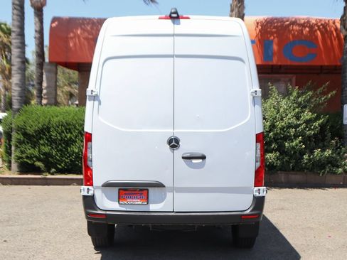 Used 2025 Mercedes-Benz Sprinter 2500 image 9