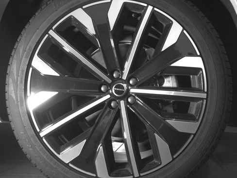 Certified 2026 Volvo XC90 B6 Plus AWD/4WD image 25