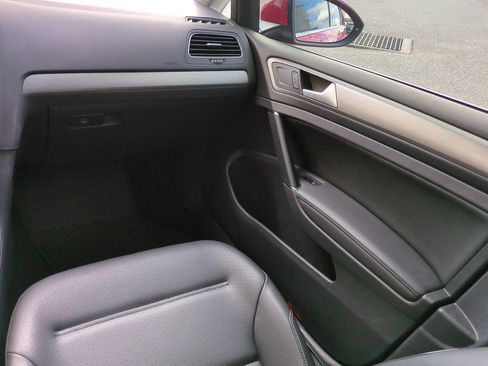 Used 2016 Volkswagen Golf Limited Edition image 17