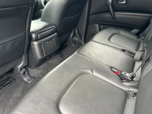 Used 2021 Nissan Armada SV image 4